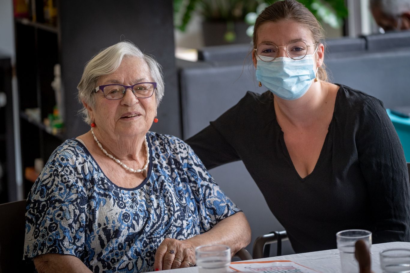 Photo illustrant une patiente avec un membre de sa famille au sein de la clinique des minimes